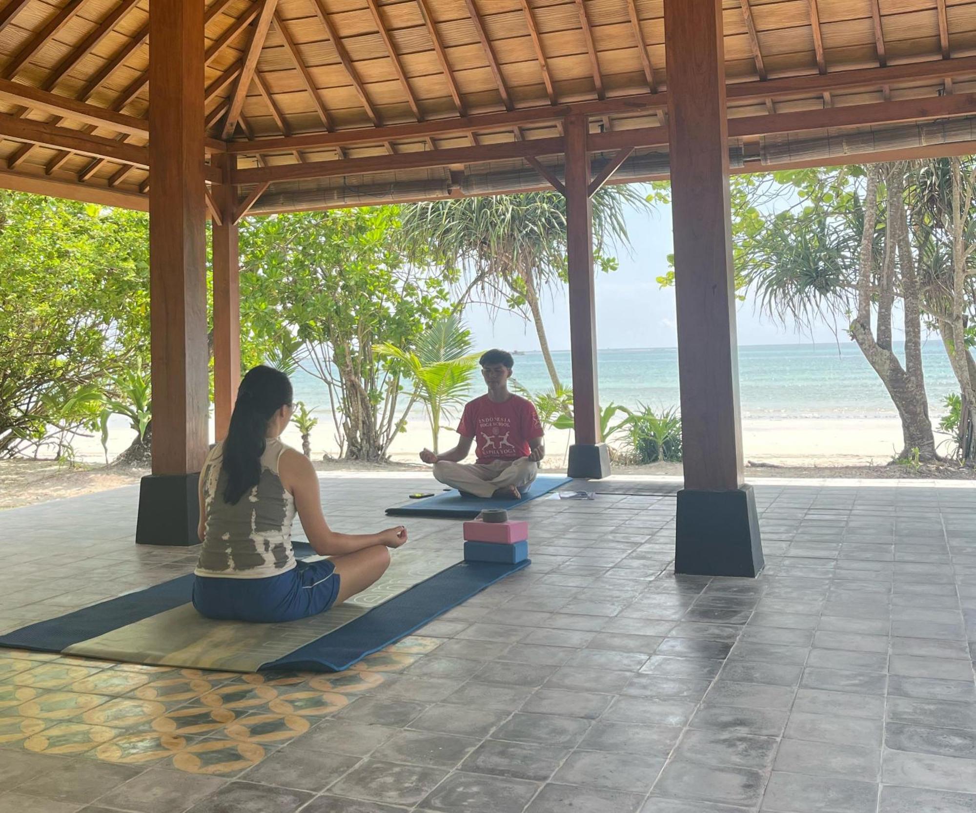 Mutiara Beach Resort Berakit Bagian luar foto
